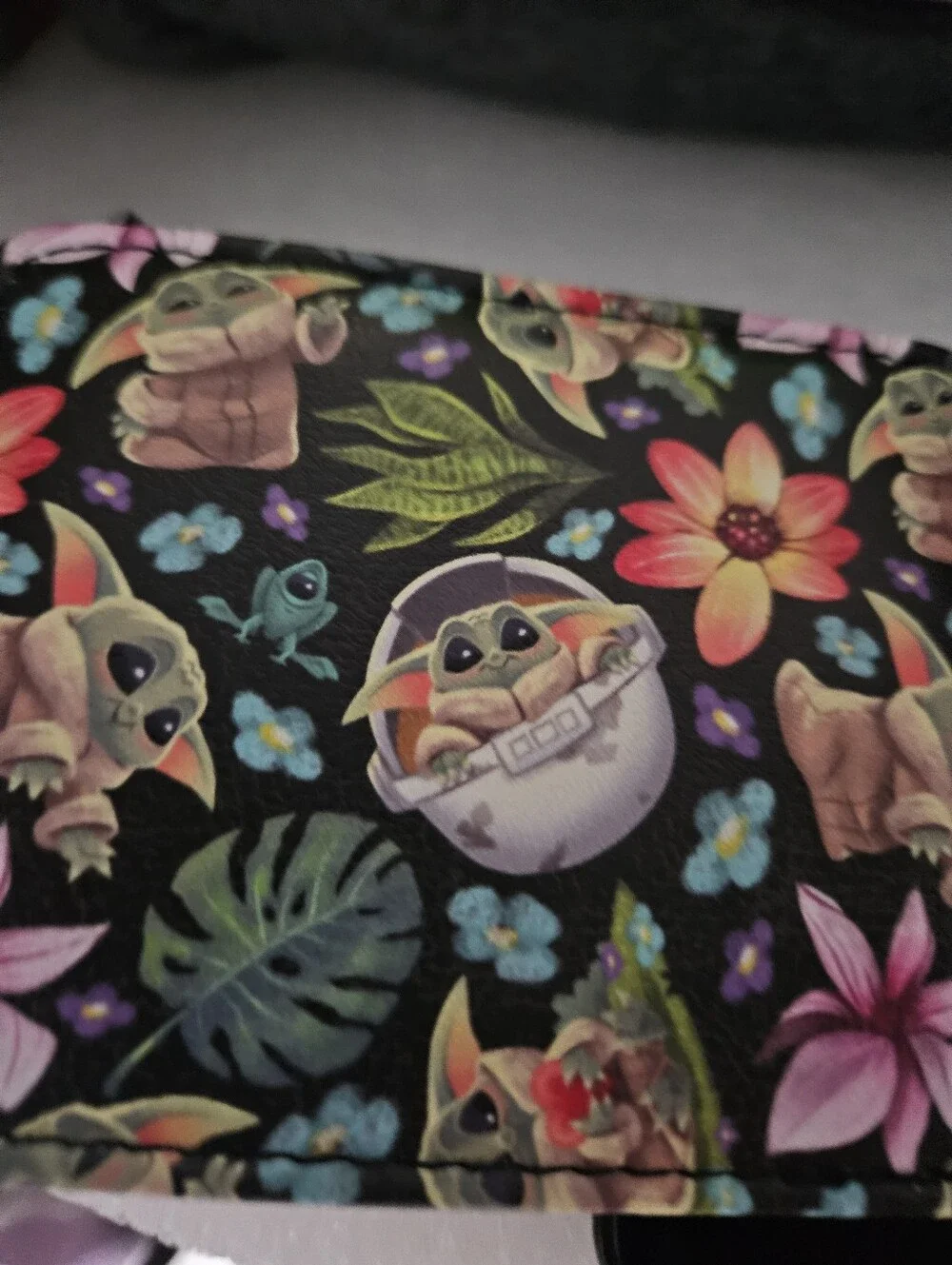 NWT Baby Yoda Floral Print Bi Fold Eallet In Tin